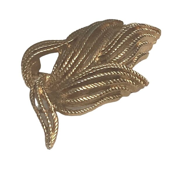 Vintage Gold Tone Filigree Monet Leaf Brooch Pin Spray Mod Retro Signed - Picture 2 of 5